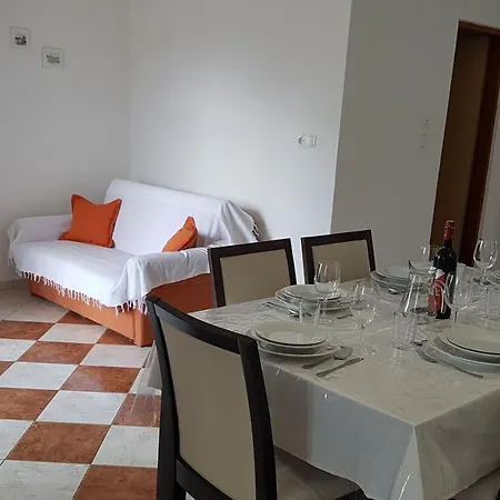 Apartment Jakov Basina